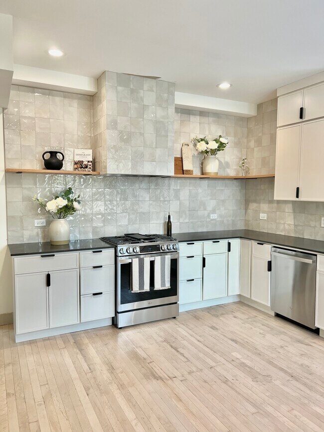Foto del edificio - 4852 W 30th St