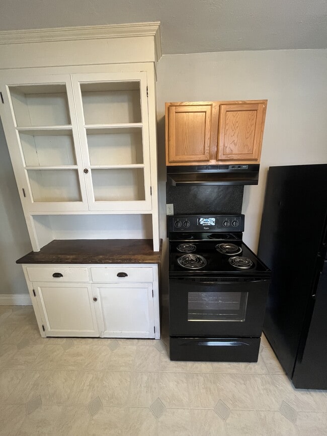 Building Photo - 1027 Church St