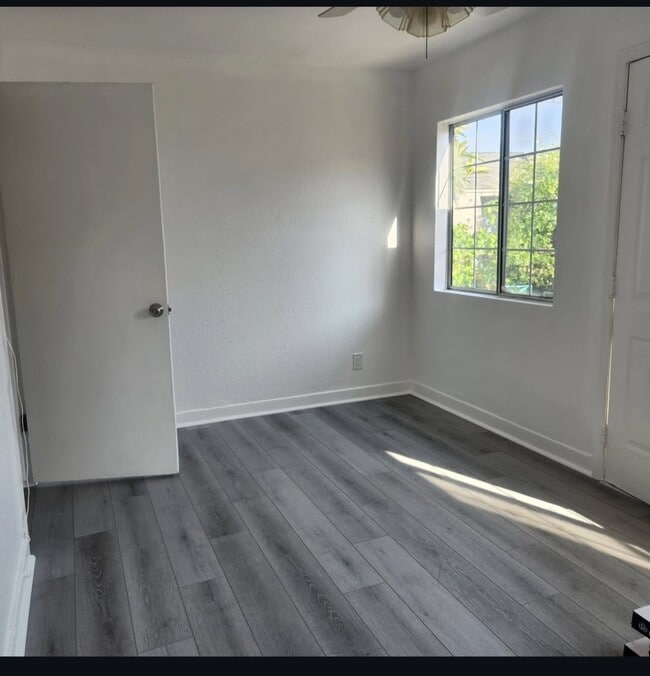 Foto del edificio - 3529 Opal St