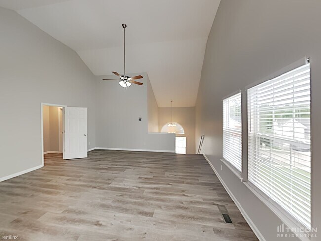 Building Photo - 2204 Tuley Dr