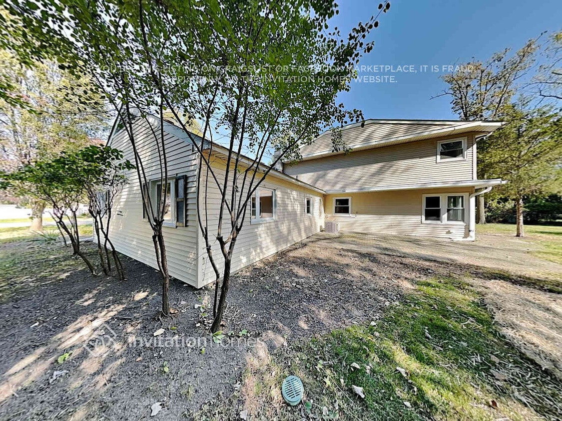 Building Photo - 1303 W 59th St
