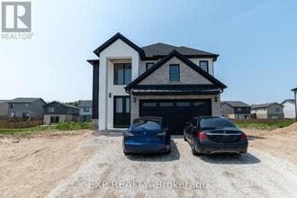 Building Photo - 266 Hesselman Cres