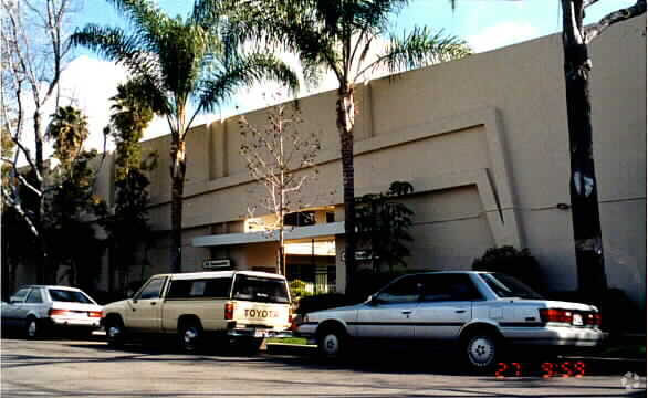Building Photo - El Commodor