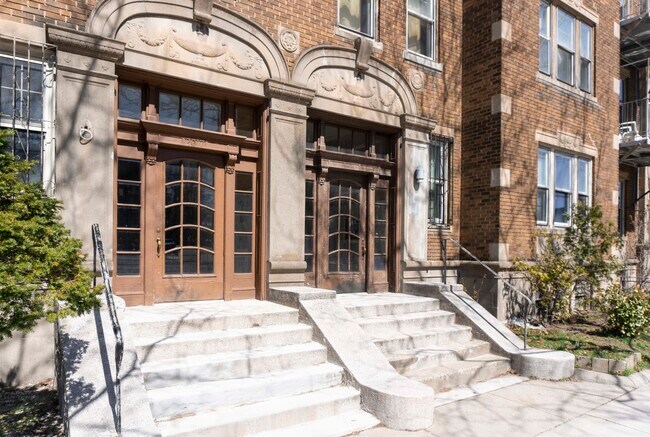 Building Photo - 1086 Commonwealth Ave