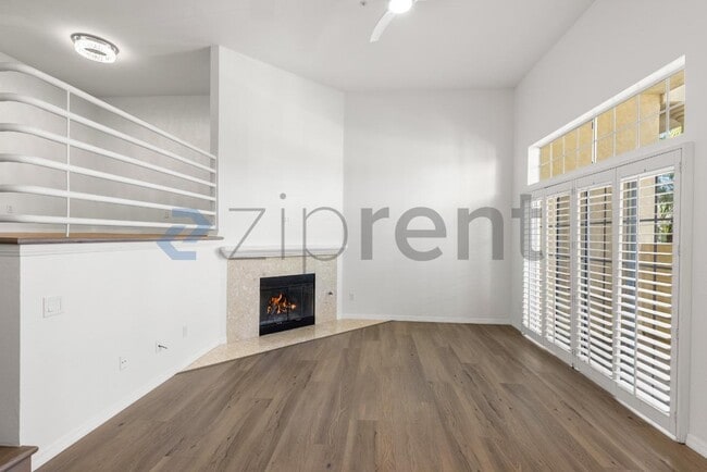 Building Photo - Unit