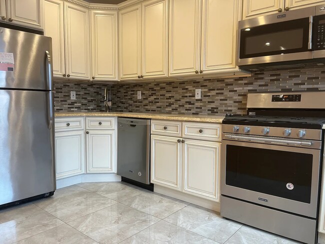 Building Photo - 10822 63rd Rd