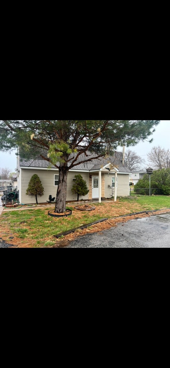 Building Photo - 1025 S 34th St