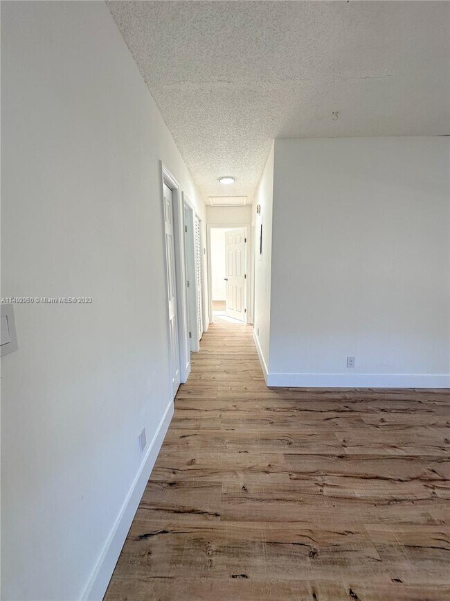 Building Photo - 6040 SW 35th St