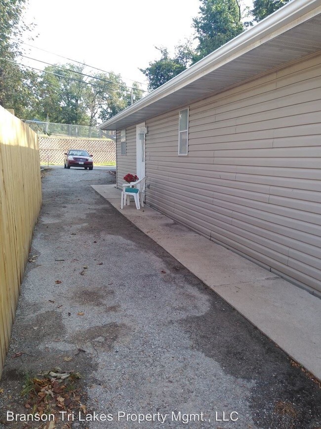 Building Photo - 3 br, 1.5 bath House - 397 1st Street