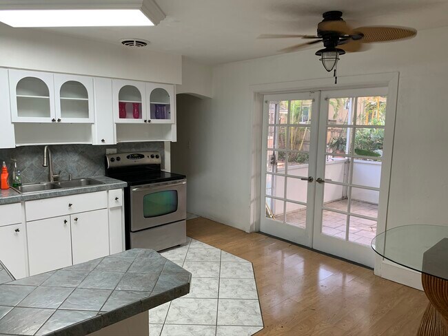 Kitchen - 131 SE 2nd Ave