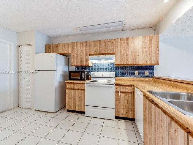 Foto del edificio - 1351 NW 124th Ave