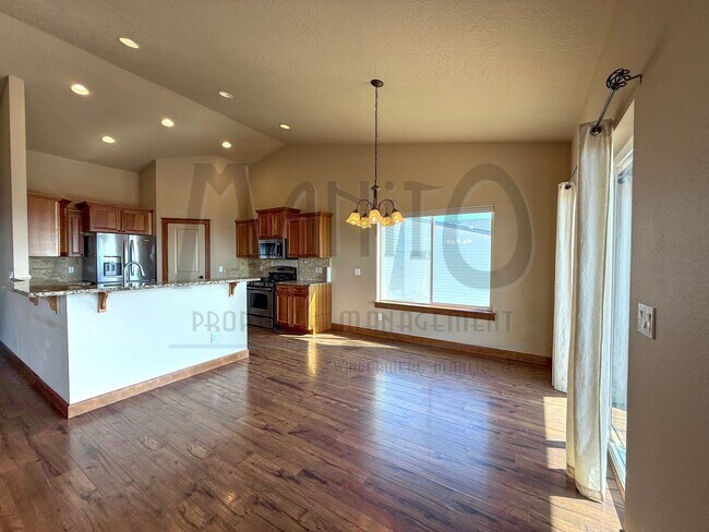 Building Photo - Spacious Home With Stunning Sunset Views