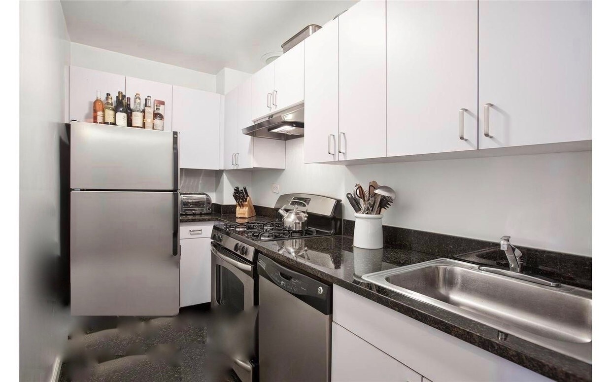 Primary Photo - 95 5th Ave