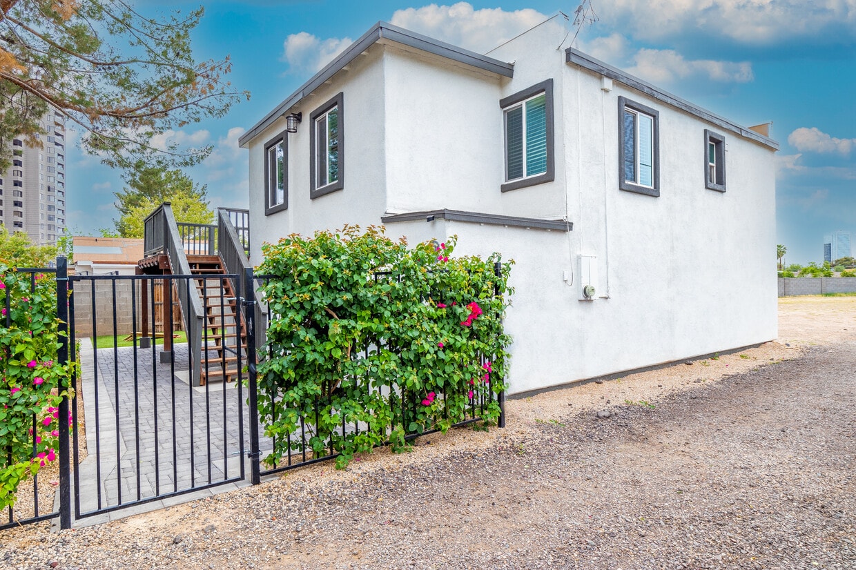 Primary Photo - 3610 N 10th Pl