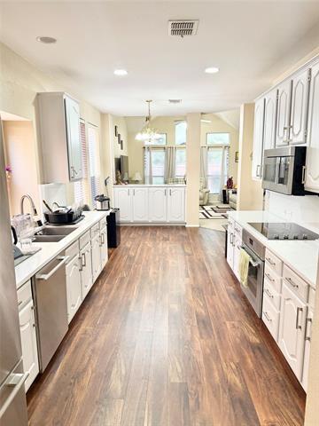 Foto del edificio - 652 Forest Hill Dr