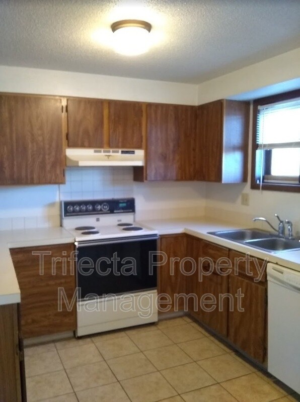 Foto del edificio - 4955 Basswood Dr