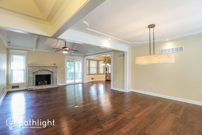 Foto del edificio - 109 N Murphy Drive, Raymore, MO, 64083