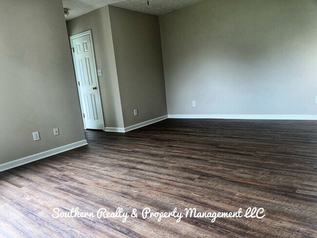 Foto del edificio - Fine Silver Living in Silver Pointe