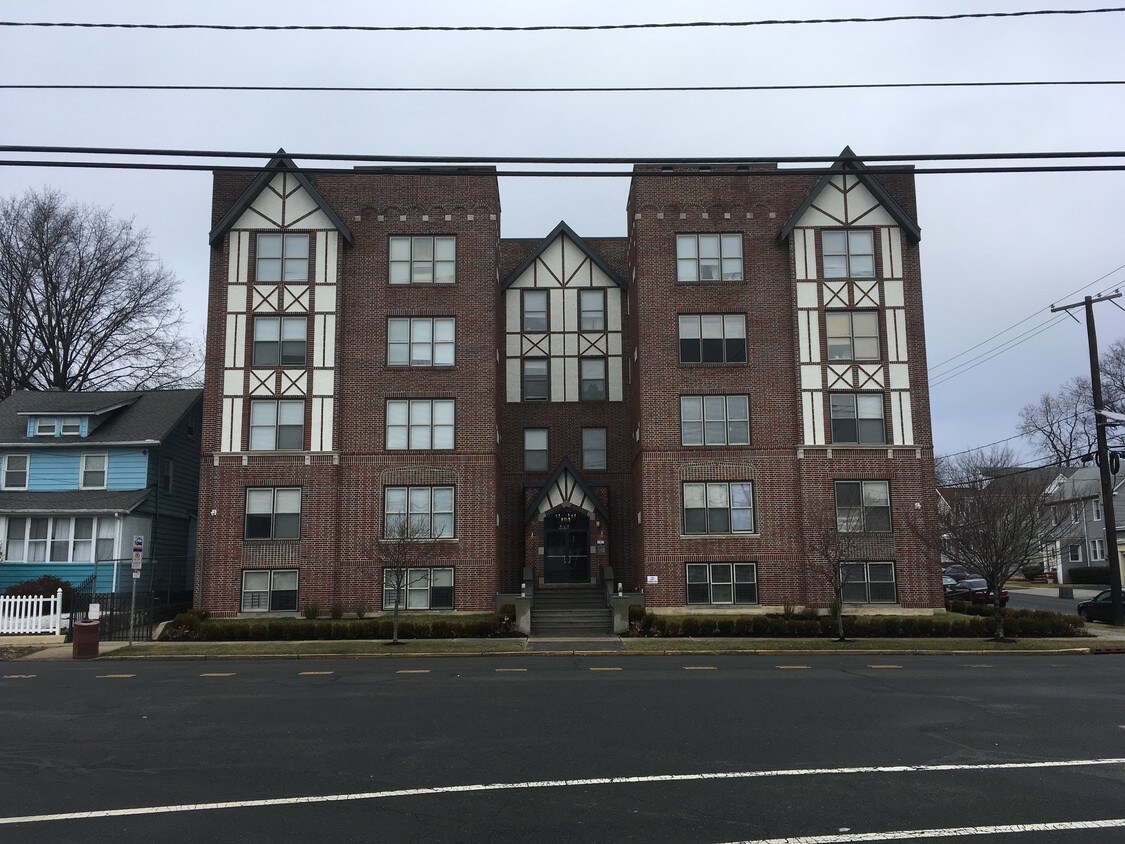 533 E 2nd Ave, Roselle, NJ 07203 Apartments in Roselle, NJ