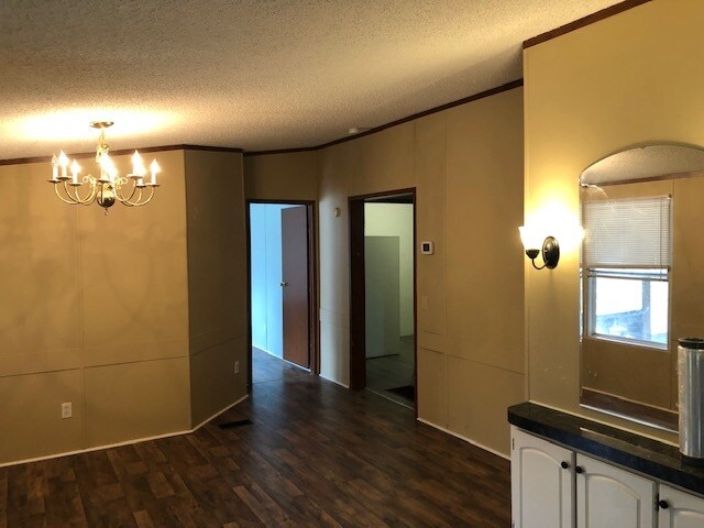 Foto del edificio - 725 Johnson Lake Rd
