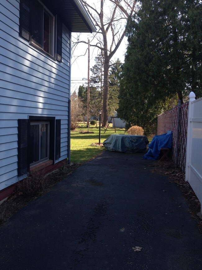 263 W Kanawha Ave, Columbus, OH 43214 House Rental in Columbus, OH