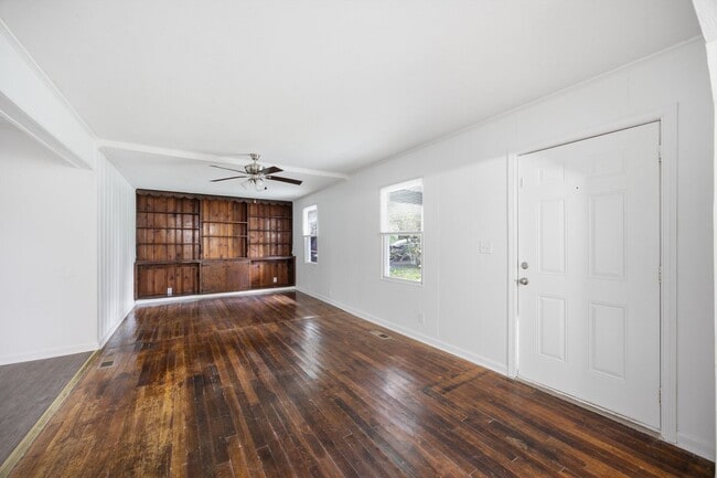 Building Photo - 3826 Kingwood Cir