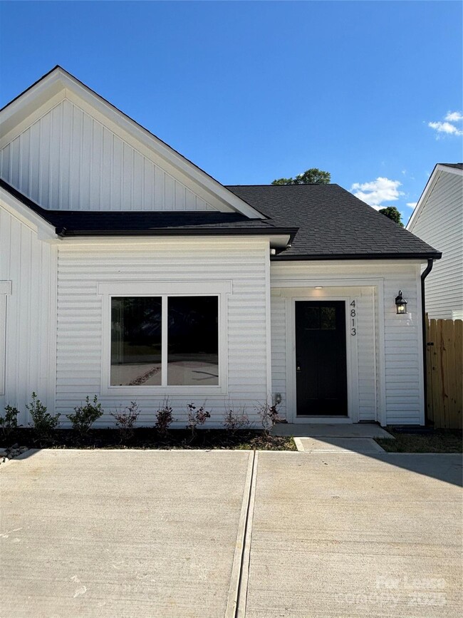 Building Photo - 4811 Victoria Ave