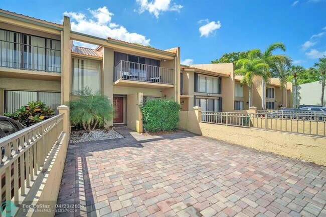 Building Photo - 740 E Coco Plum Cir