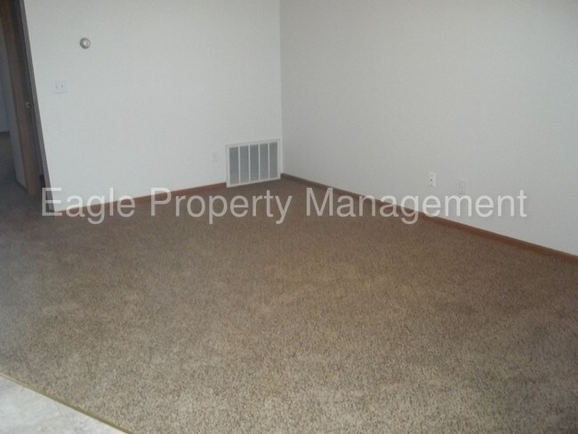 Building Photo - 225 Northland Ct NE