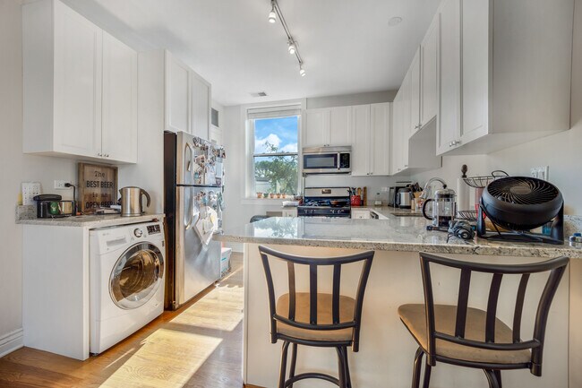 Foto del edificio - 3608 N Oakley Ave