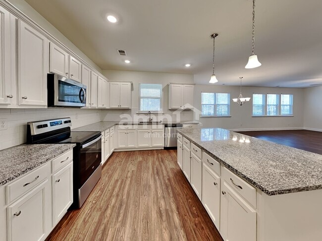 Building Photo - 574 Pointe Dr