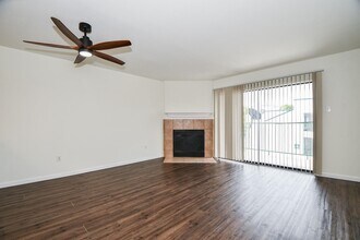 Building Photo - 2824 S Bartell Dr