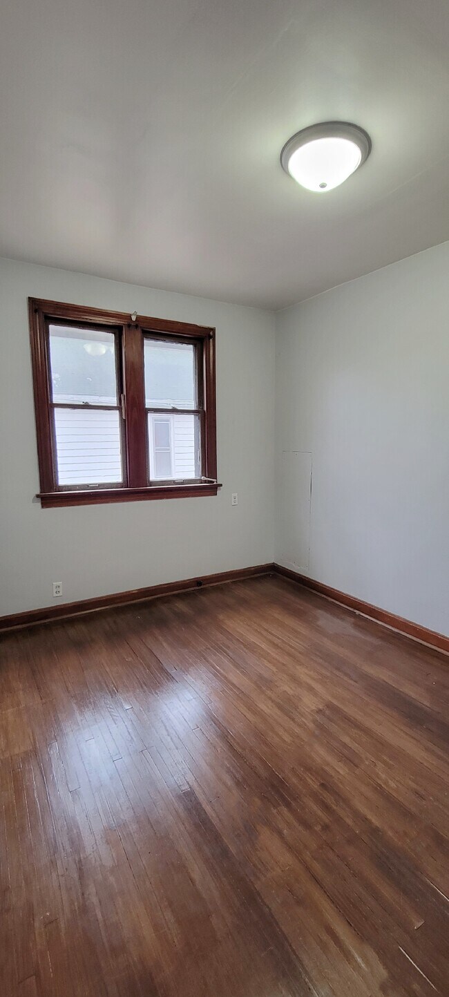 Building Photo - 1133 E North St