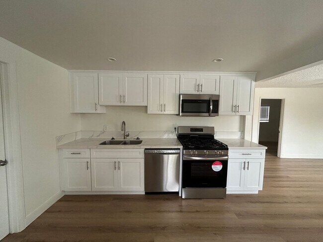 Foto del edificio - 3824 W 104th St