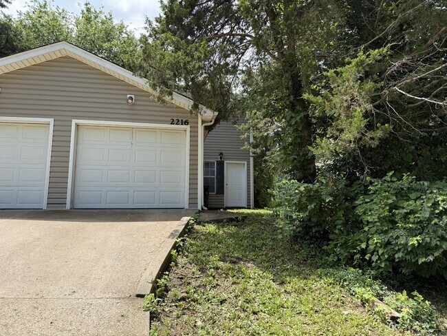 Foto del edificio - 2216 Live Oak Ln