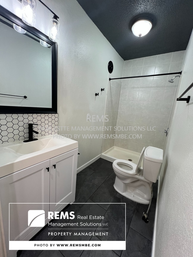 Building Photo - 813 Williamson St