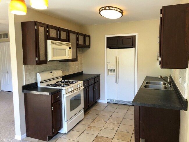 Foto del edificio - 2 br, 2 bath Condo - 741 Acorn Ct Apt C2