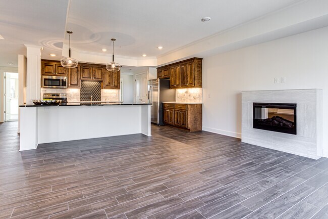 LR - 4505 Summit St