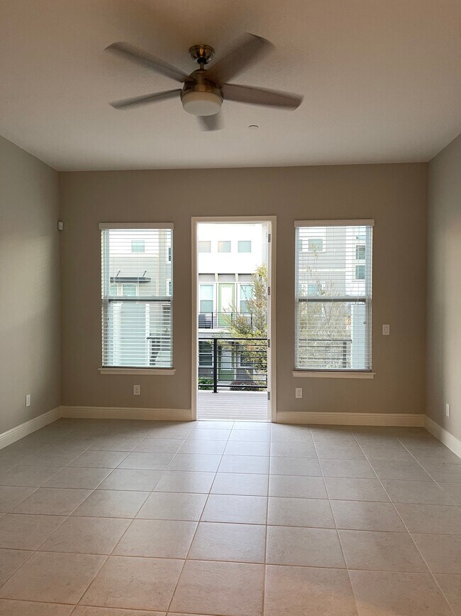 Foto del edificio - 8467 Karrer Terrace