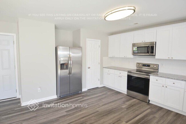 Foto del edificio - 4004 Flat Sedge Ln