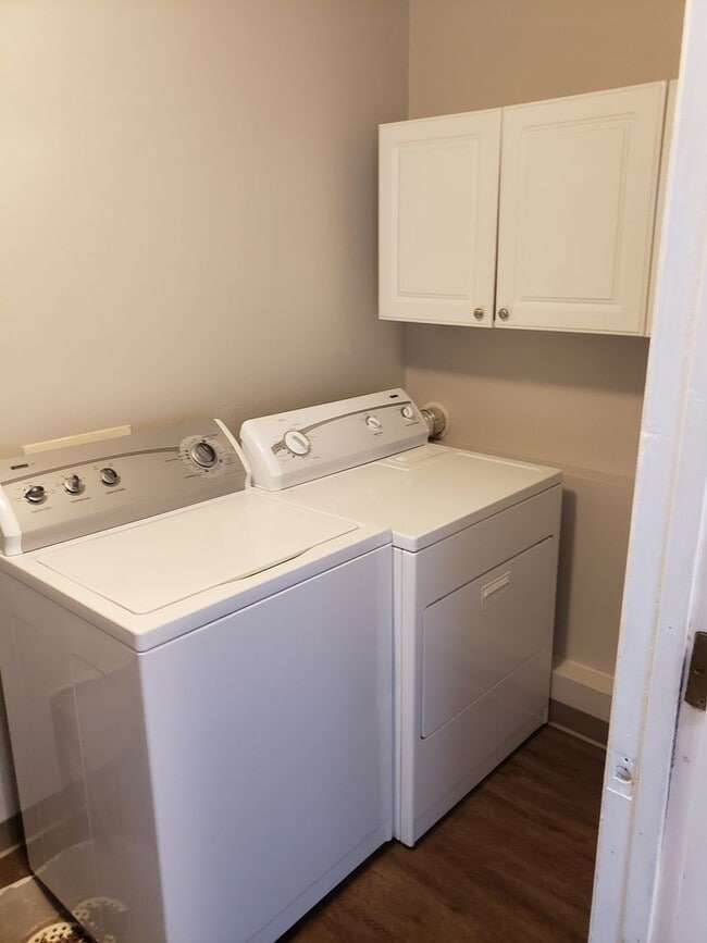 Building Photo - 406 West Ave