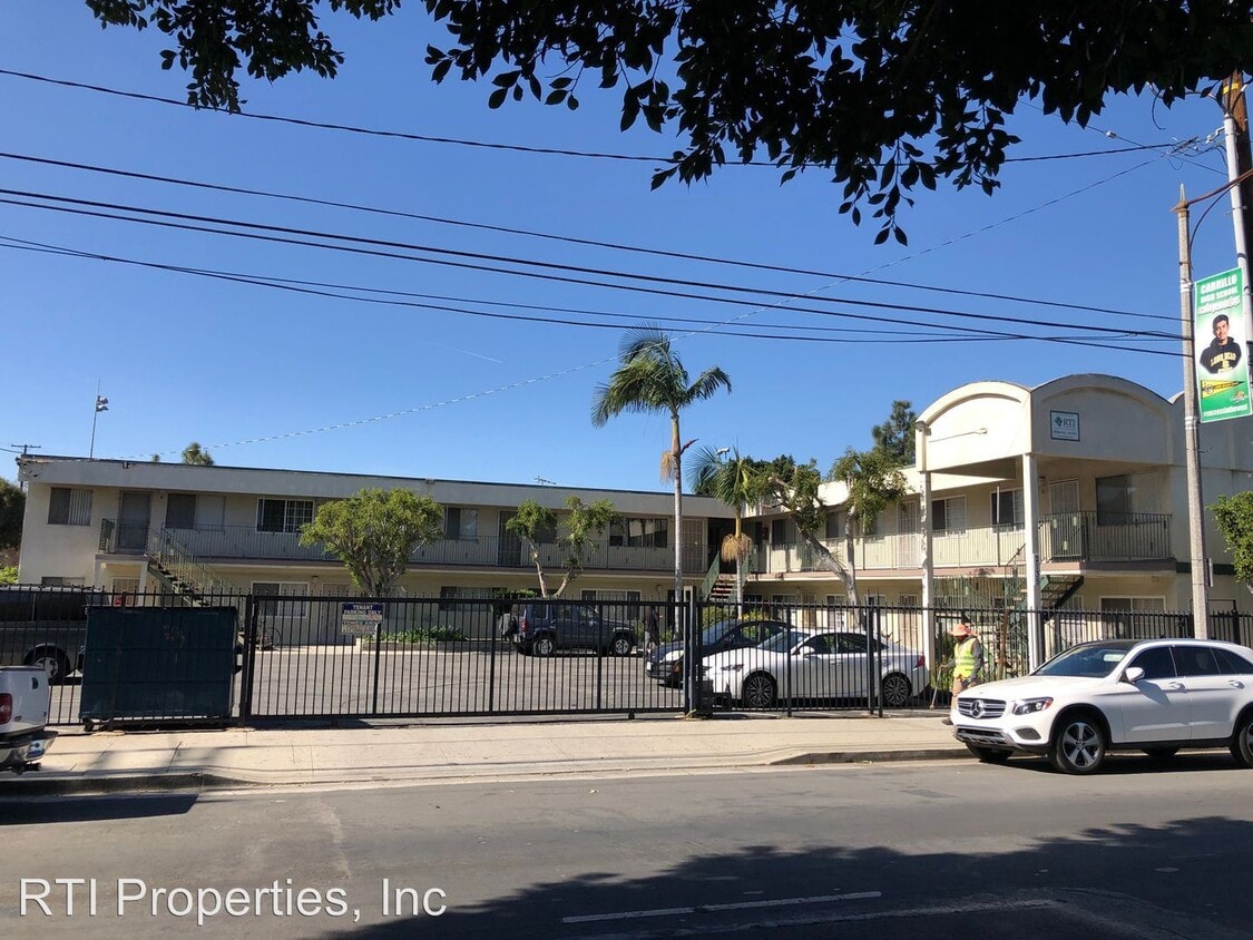 Primary Photo - 2135 Santa Fe Ave