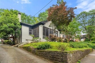 Building Photo - 653 Somerset Terrace NE