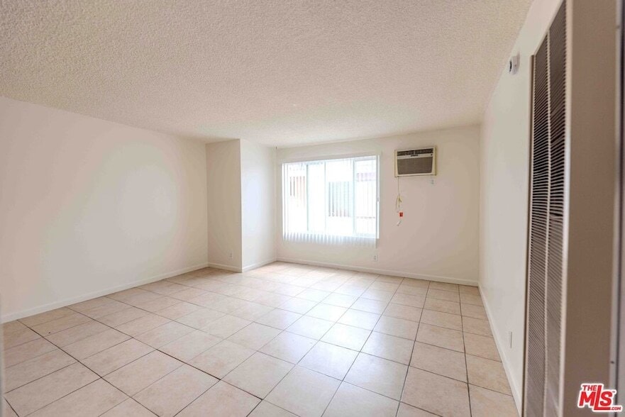 Photo - 947 S Westmoreland Avenue Unit 203