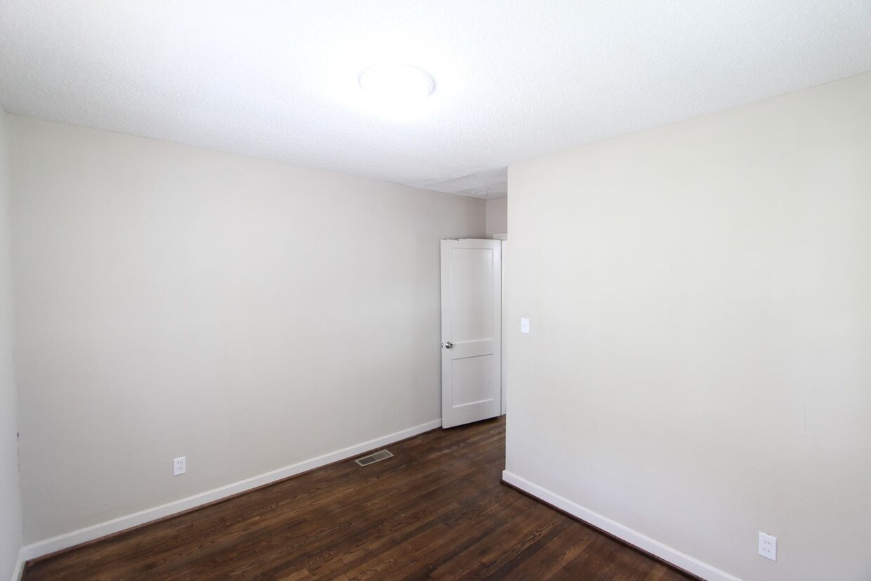 Primary Photo - 3 BR 1BA - Cute and Classic Charmer!!
