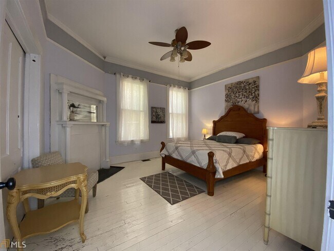 Foto del edificio - 111 W Park Ln