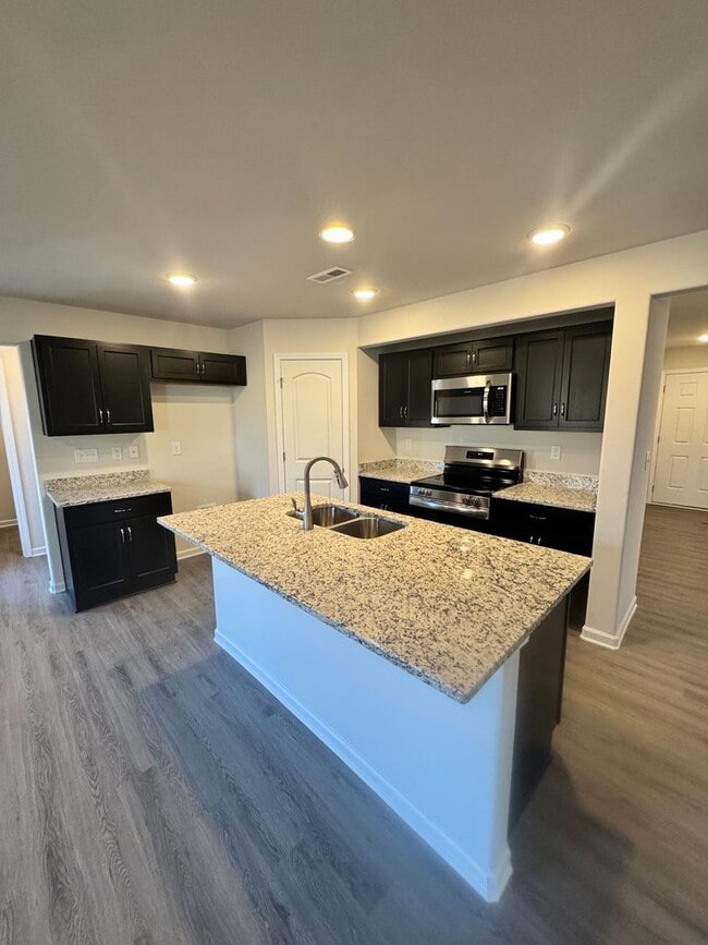 Building Photo - 916 W Sumter St