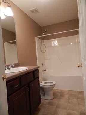 Building Photo - 18472 Thoroughbred Dr