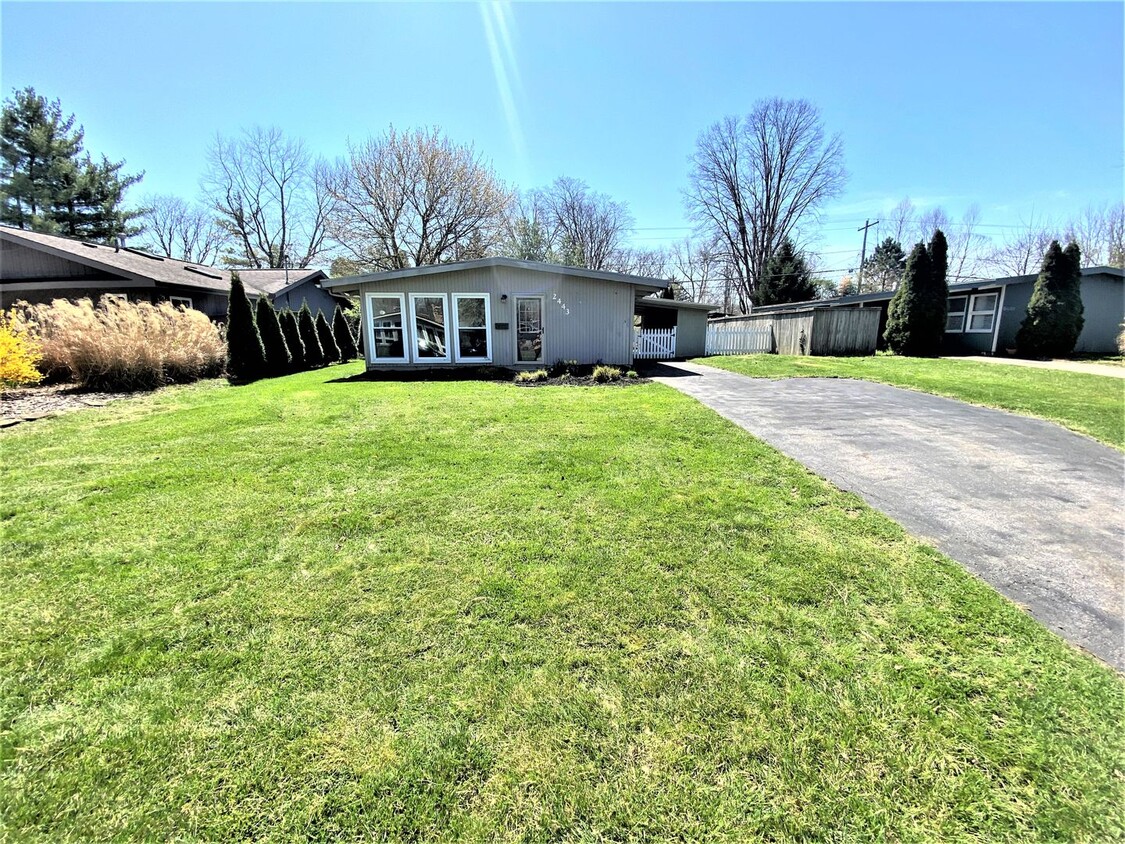 Primary Photo - 3 Bedroom - Upper Arlington