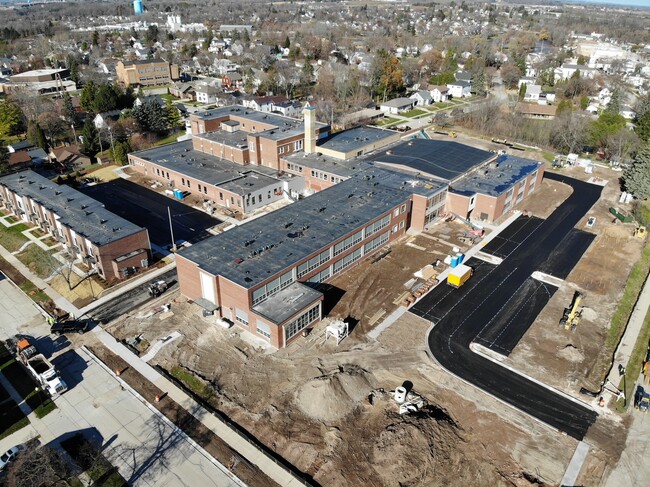 Vista aérea de la propiedad - Berkshire Sheboygan Falls Senior Apartments